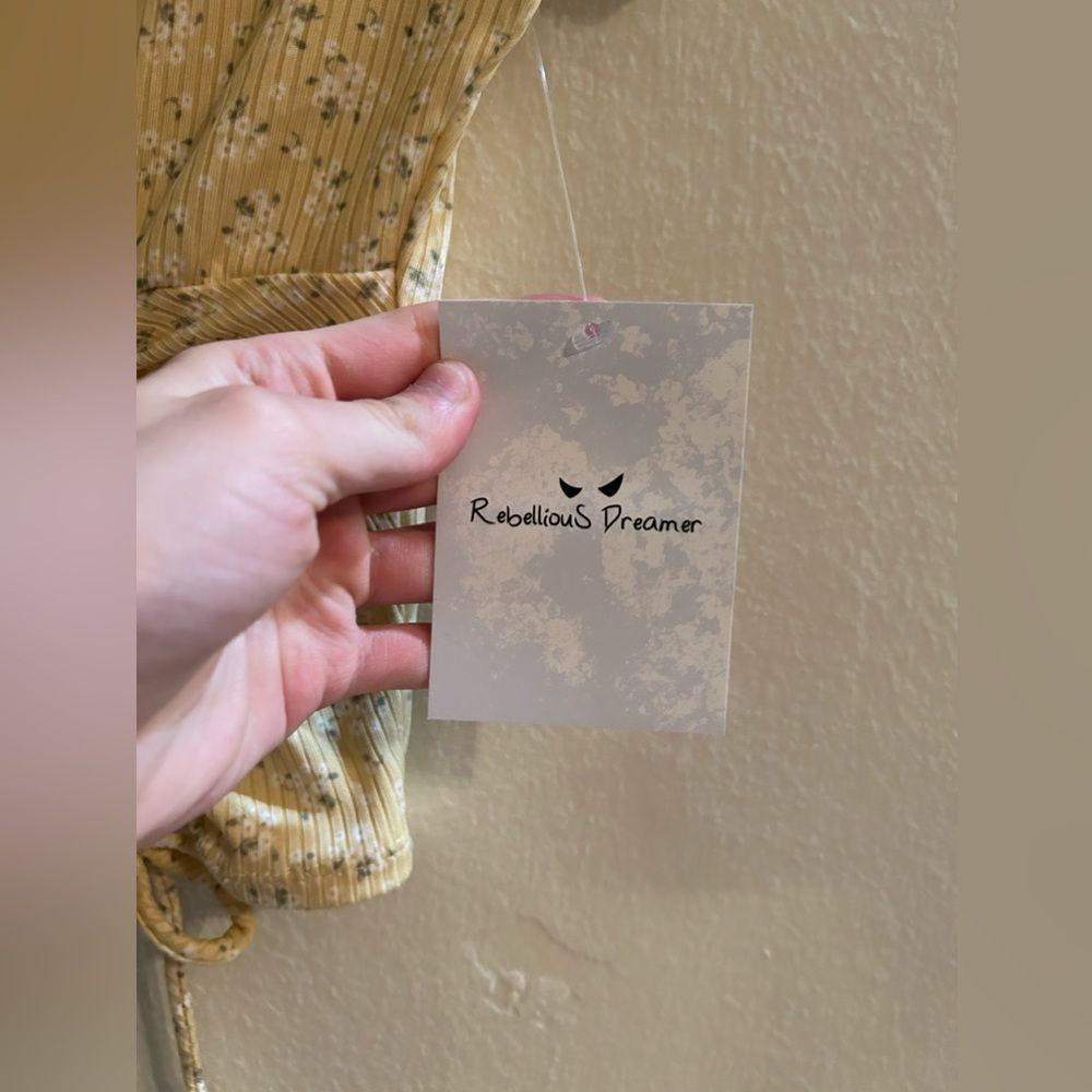 Rebellious dreamer yellow floral surplice top size Small NWT - Picture 5 of 5